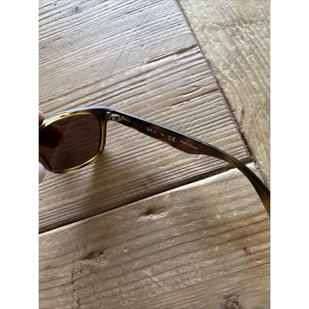 Pre-owned Ray-Ban Junior sunglasses. Scratched lenses; good frame. See photos.